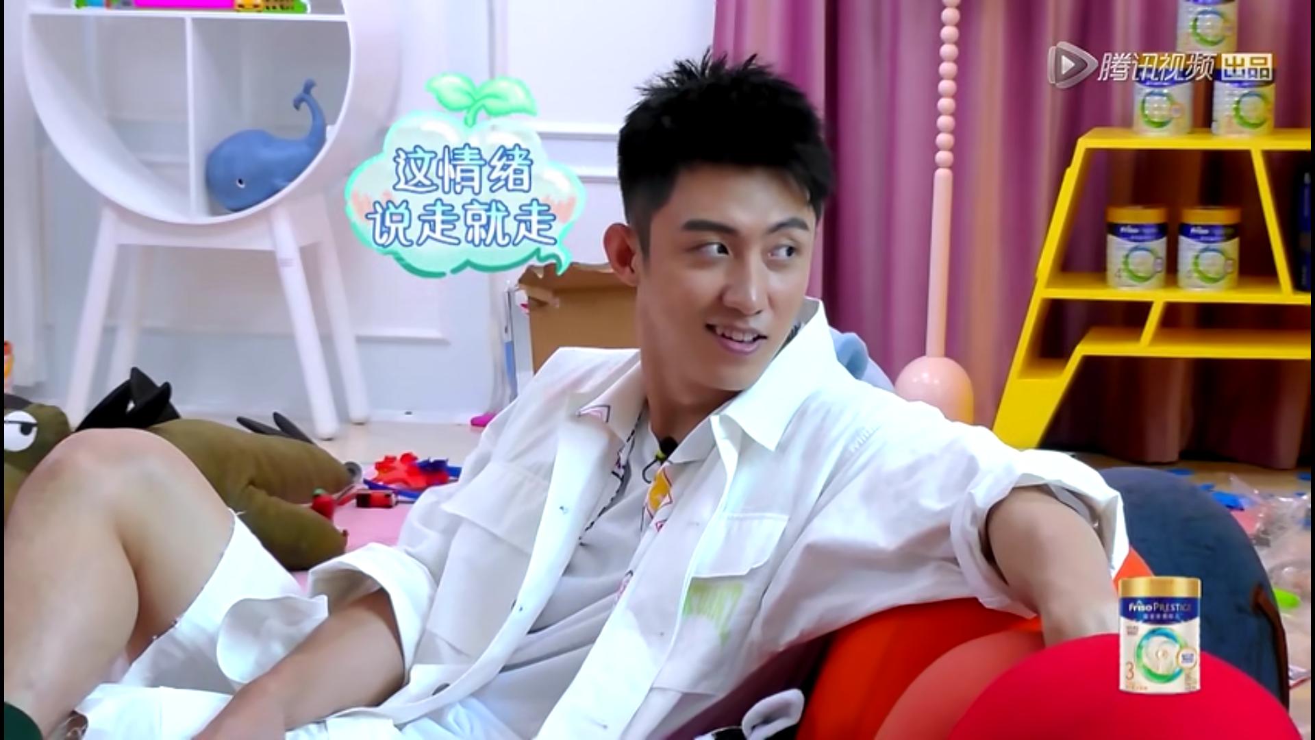 黄景瑜最新动态揭秘，小巷深处的独特魅力之旅