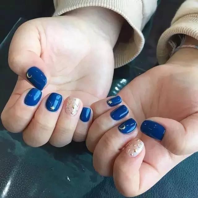 最新时尚美甲设计大揭秘，潮流前沿的潮流美甲图片展示