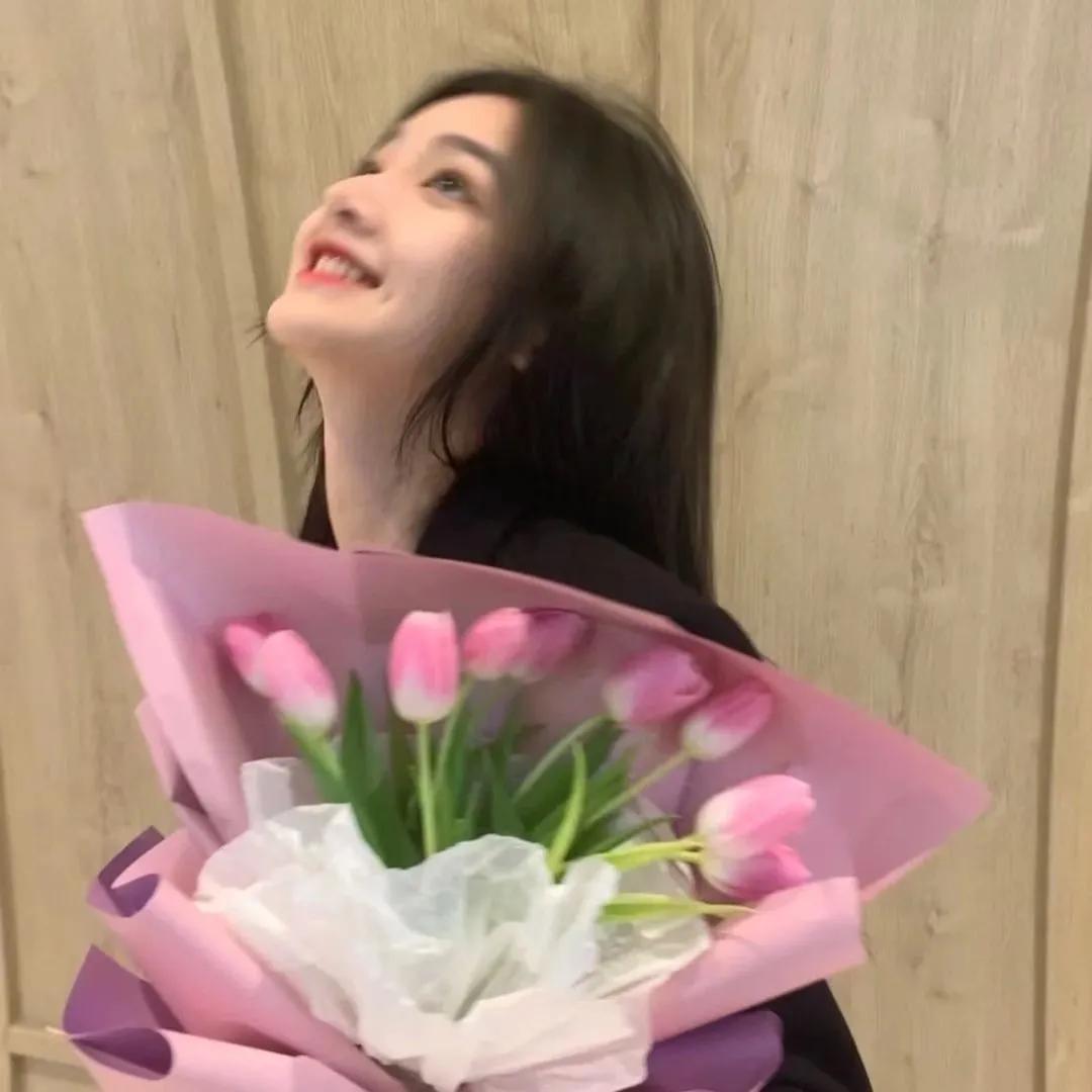 QQ情侣网名最新趋势,爱情与励志并行,学习变化中自信闪耀的情侣网名精选